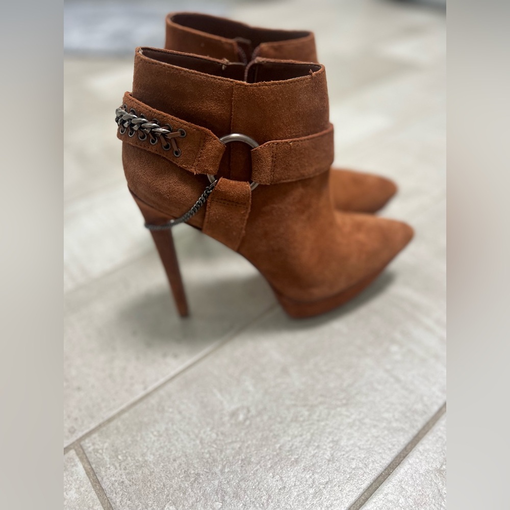 Jessica Simpson booties with chain detail - Picture 1 of 4